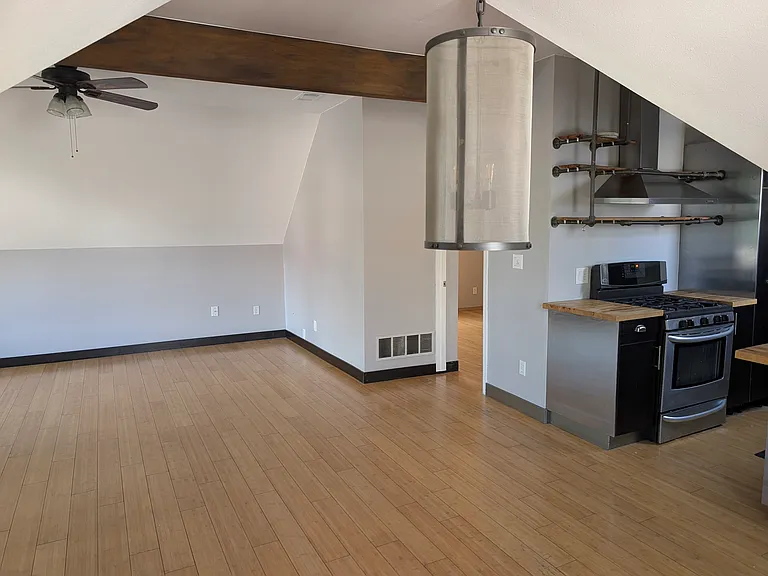 2929 Curtis St #B — Photo 18