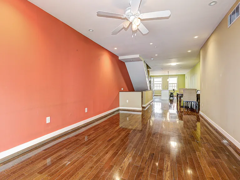 1724 Fleet St — Photo 4