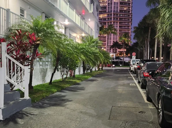 10230 Collins Ave #100, Miami Beach, FL 33154