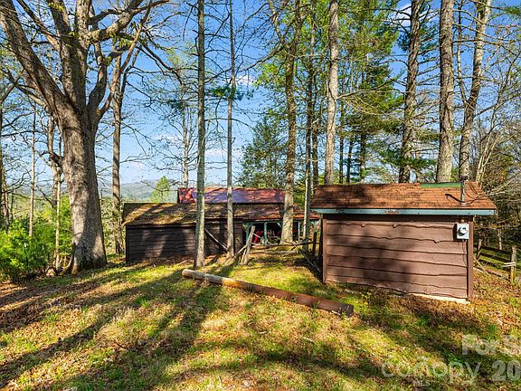 27th image of 770 Echo Hill Dr