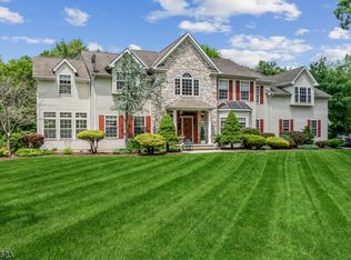 13 Stonehedge Ln, Andover, NJ 07821