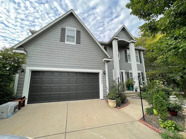 14302 S Summit Ct, Olathe, KS 66062