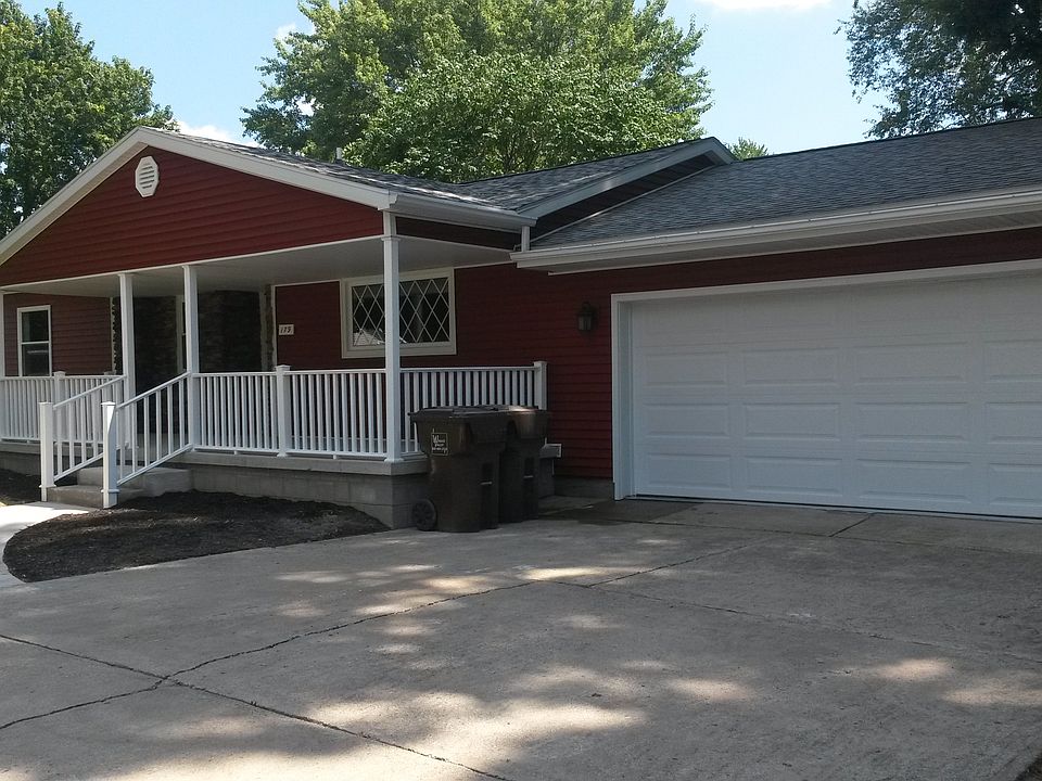 Driveway view of house