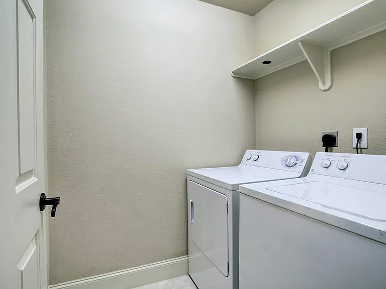 322 Cage St — Photo 8