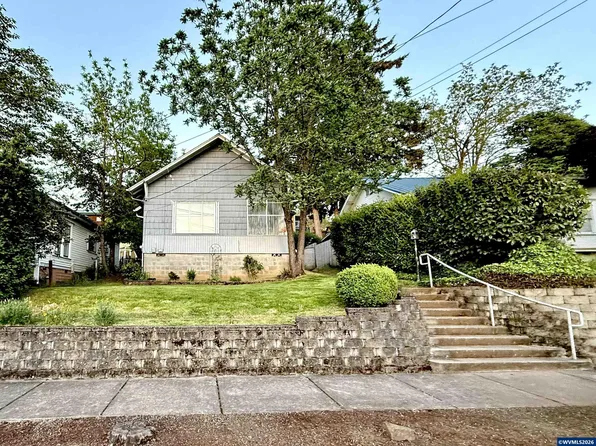 724 N Main St, Brownsville, OR 97327
