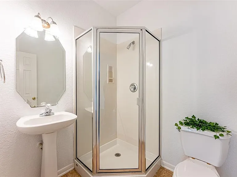 21706 Spring Vine Ln — Photo 12