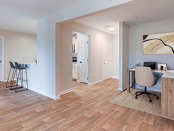 4th image of 492 Vinings Dr #381