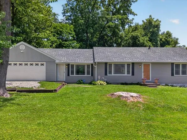 1910 Oak Tree St, Saint Peters, MO 63376