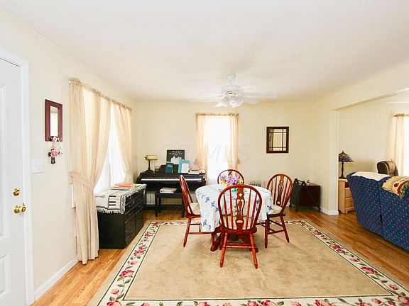 3rd image of 863 Richmond Ave
