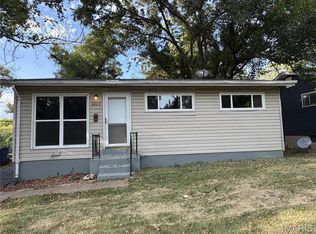 8823 Cranberry Ln, Saint Louis, MO 63121