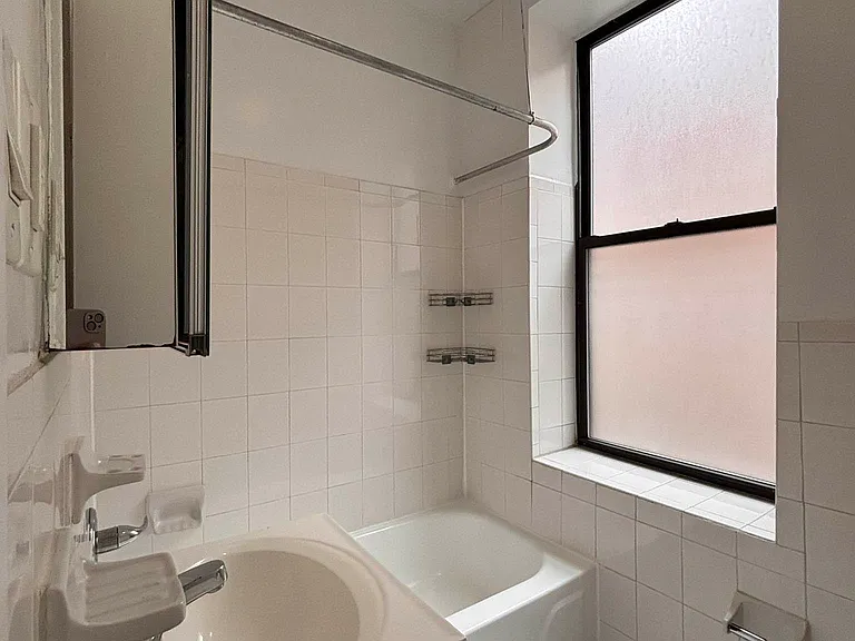 217 E 22nd St #33 — Photo 4