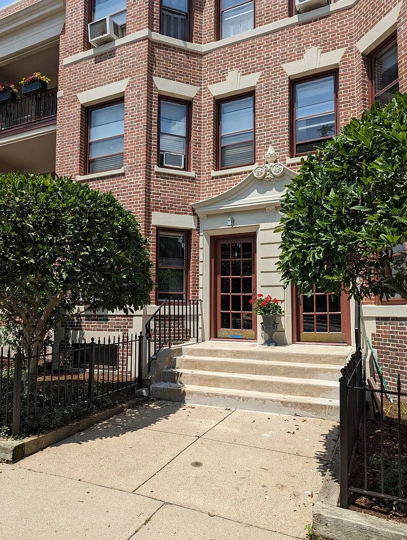 September 1 - Brighton Cleveland Circle 2 bedroom for 9/1! — Photo 2