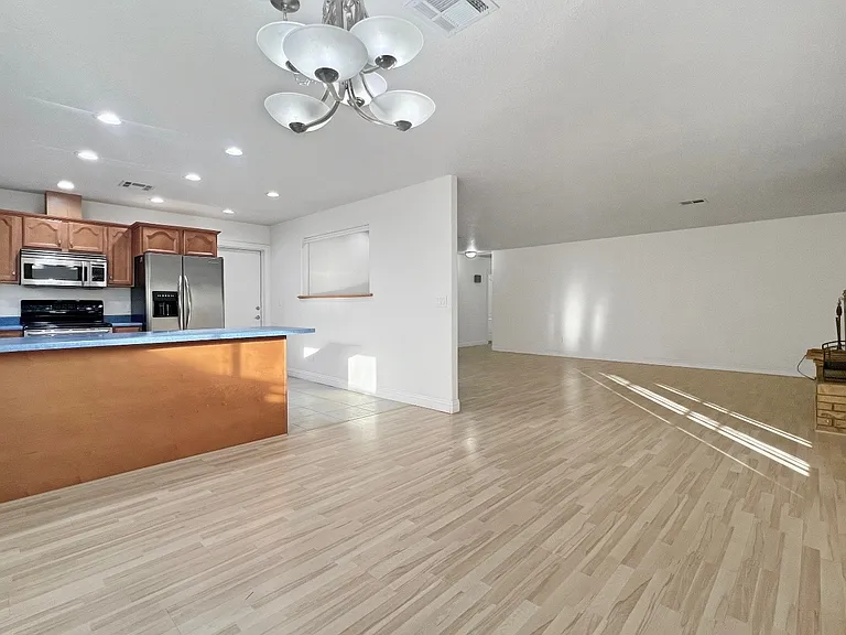 871 Montera Ln — Photo 4