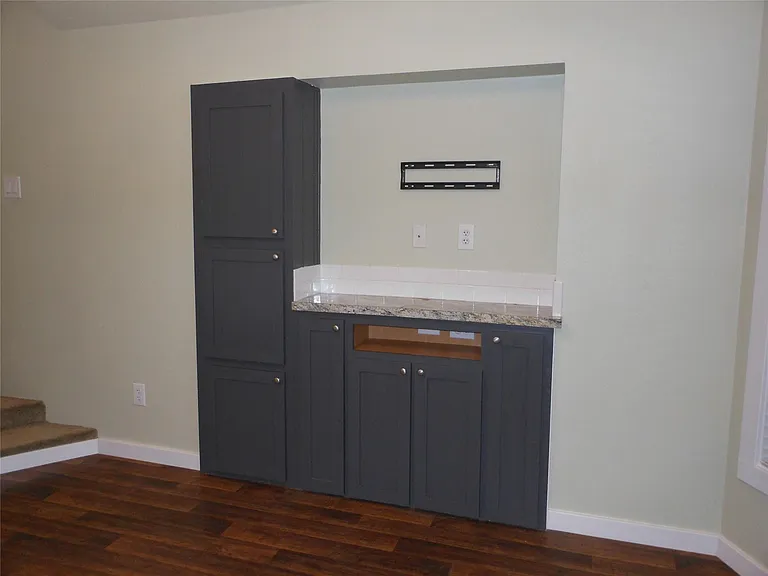2350 E Stone St — Photo 8