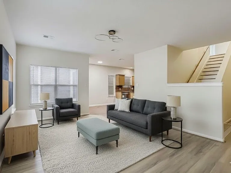 826 Forest Hillside Ln — Photo 8