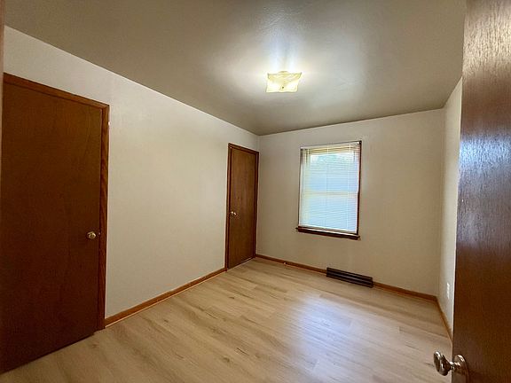 5th image of 208 S Oak St
