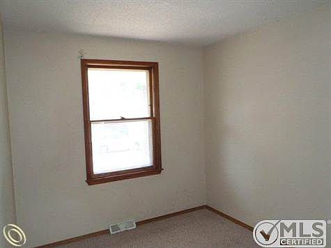 261-822261_BEDROOM.JPG
