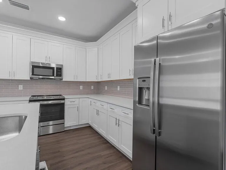 533 Hill Ln — Photo 7