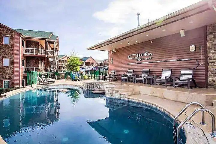 Cliffs Resort pool