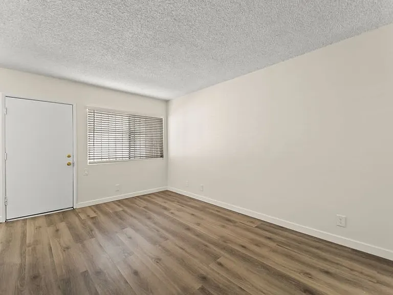 862 W. 84th street — Photo 15