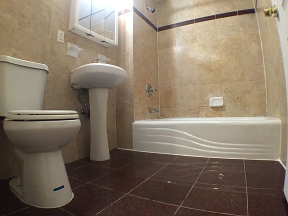 4th image of 608 E 11th St APT 1C