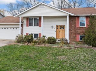 18 Vanguard Dr, Saint Peters, MO 63376