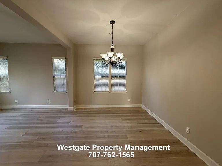1708 Southridge Dr — Photo 7