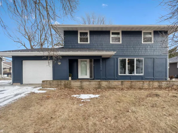 1828 Belmont Dr, Grinnell, IA 50112