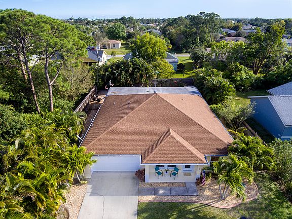 3rd image of 214 SW Starflower Avenue