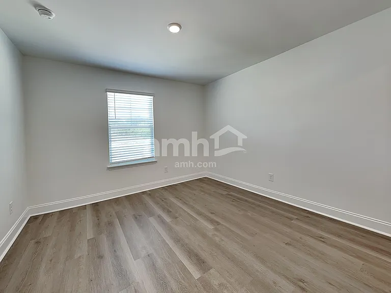 519 Armstrong Curv — Photo 20