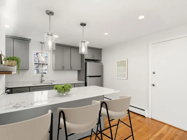 25 Arlington Rd APT 13, Woburn, MA 01801