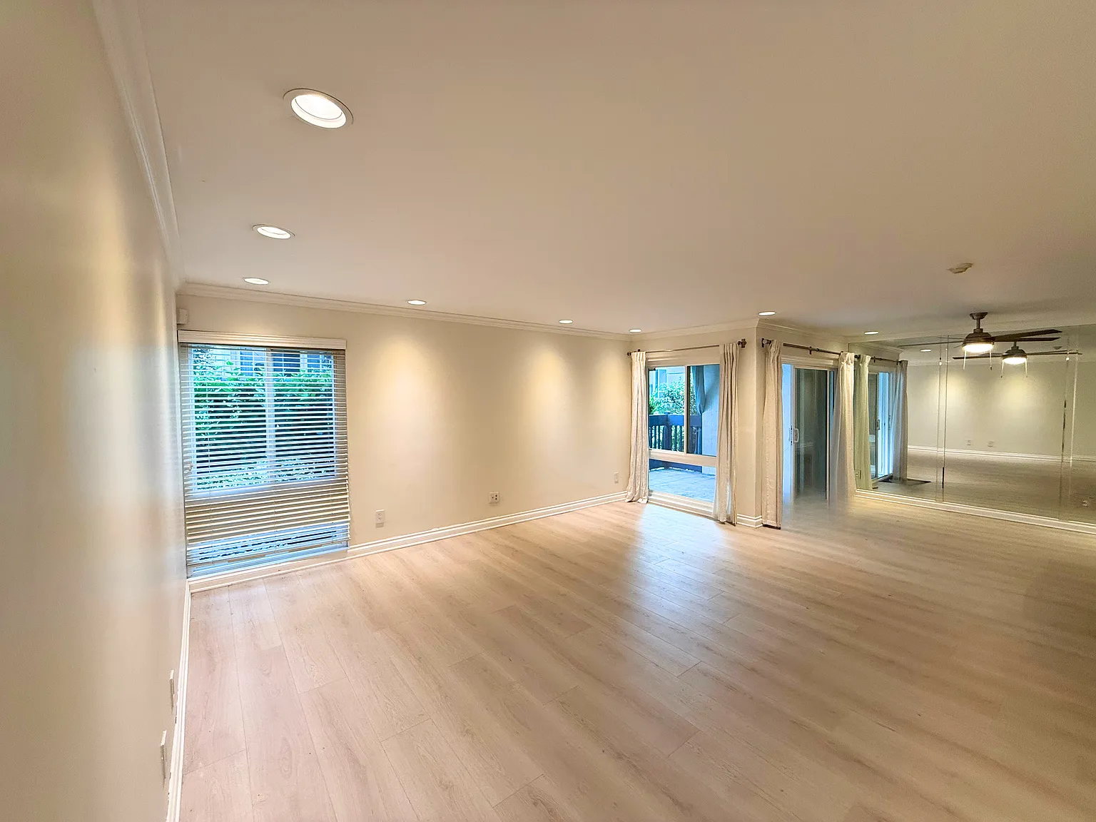 3 bed, 1252 sqft, $4,600 — Photo 1