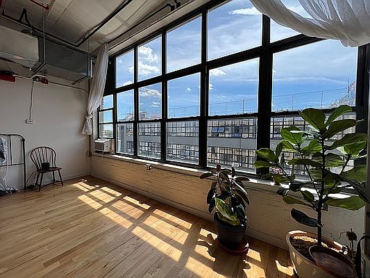 4th image of 205 McKibbin St #511