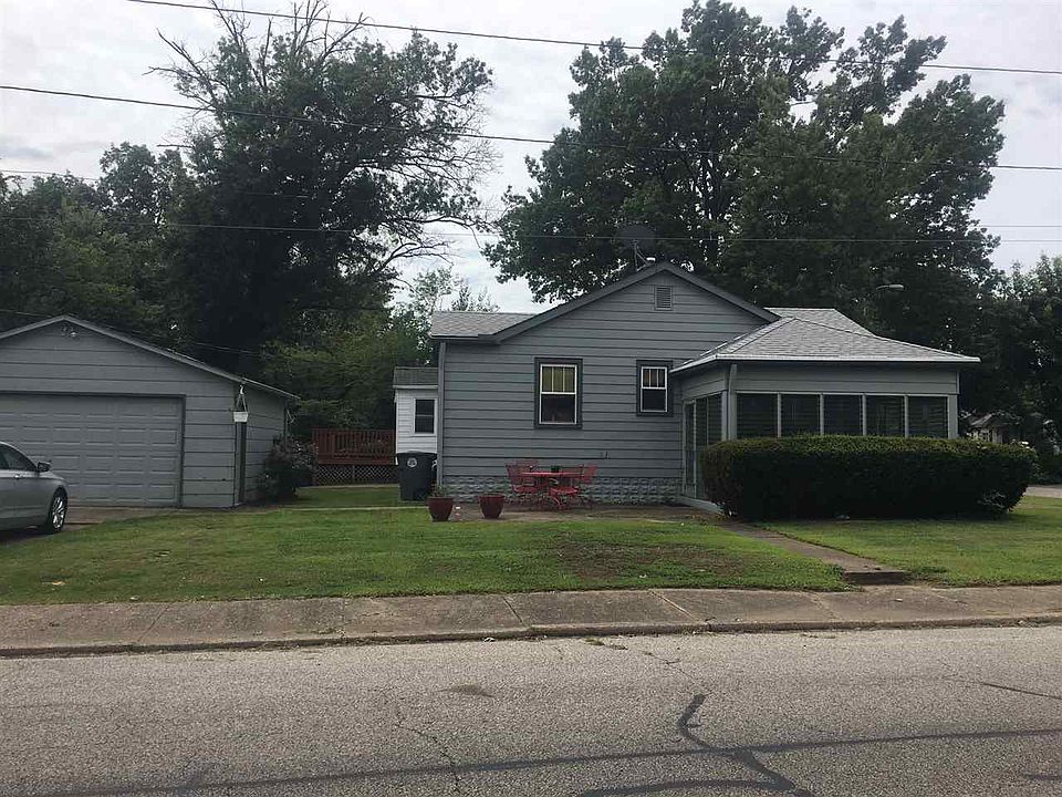 2nd image of 221 N Kelsey Ave