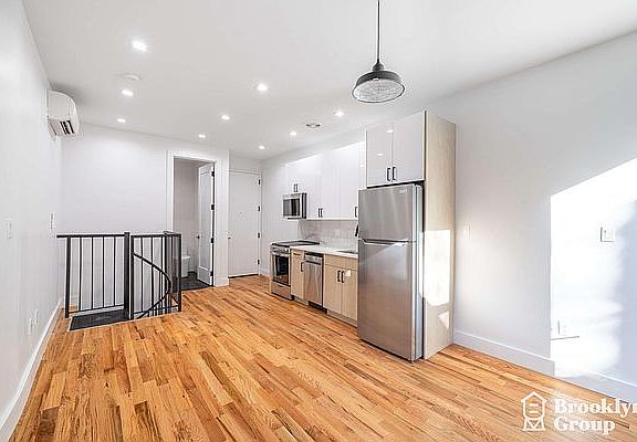 4th image of 702 Evergreen Ave APT 1L
