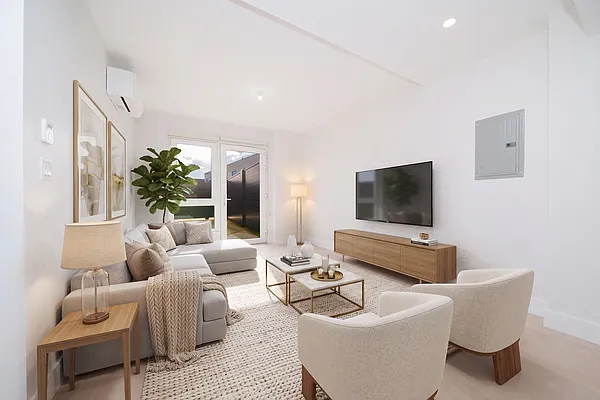 Living room, photo 1