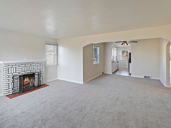 5th image of 2503 E South Crescent Ave