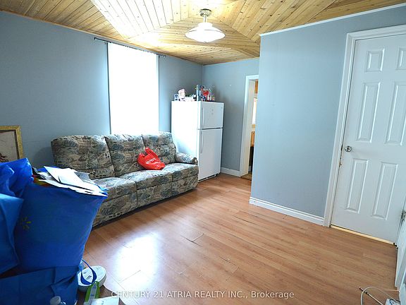 5th image of 713 Chamberlain St