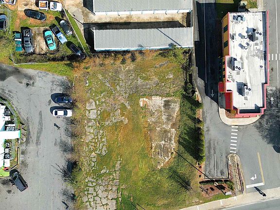 2nd image of 1310 W Jefferson St