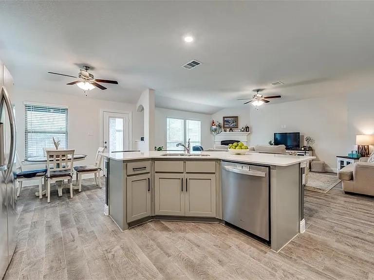2937 Log Cabin Dr — Photo 14
