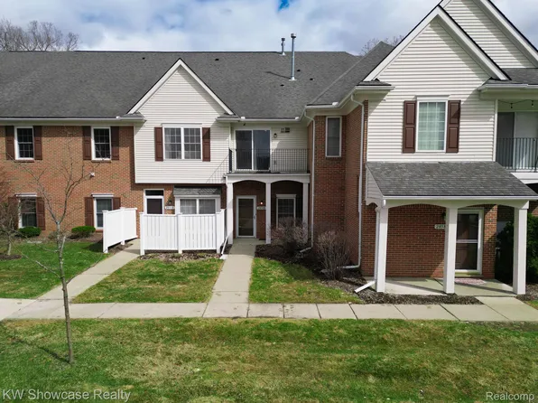 2858 Cottonwood Dr Unit B, Waterford, MI 48328