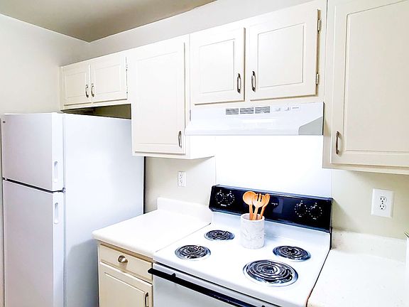2nd image of 2395 Leslie Cir #2455