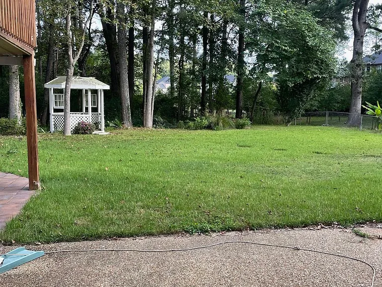 1081 Colony Dr — Photo 5