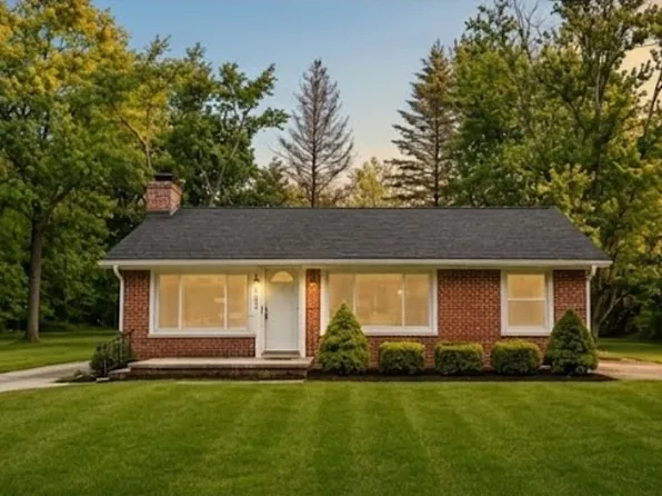 2662 Huckleberry Ln, Port Huron, MI 48060