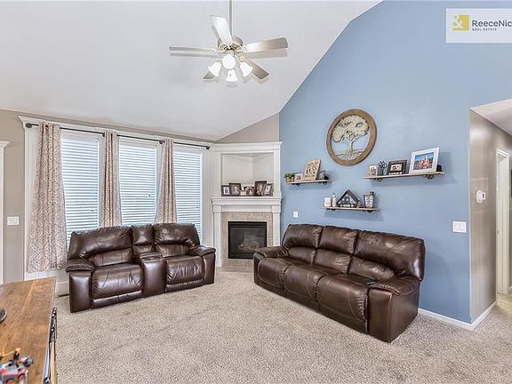 3rd image of 1012 NW Persimmon Dr
