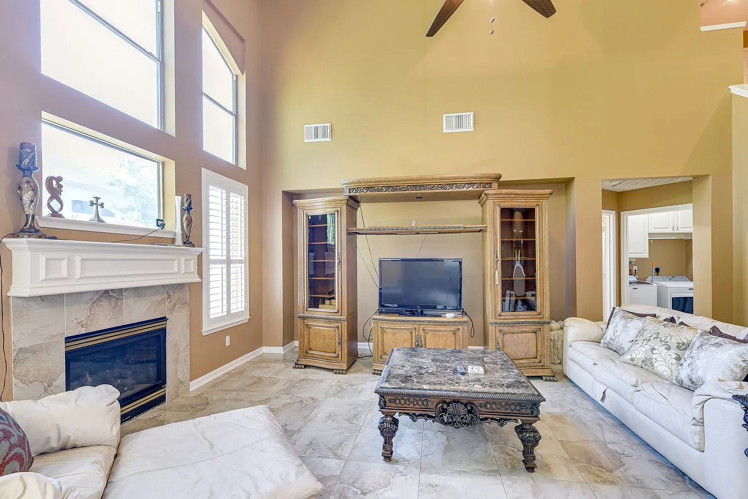 5 bed, 2.0 bath, 3498 sqft, $4,432 — Photo 2