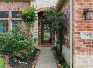 1737 Round Oak Ln, Conroe, TX 77304
