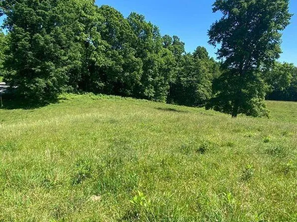 2 S Chapman Rd, La Follette, TN 37766