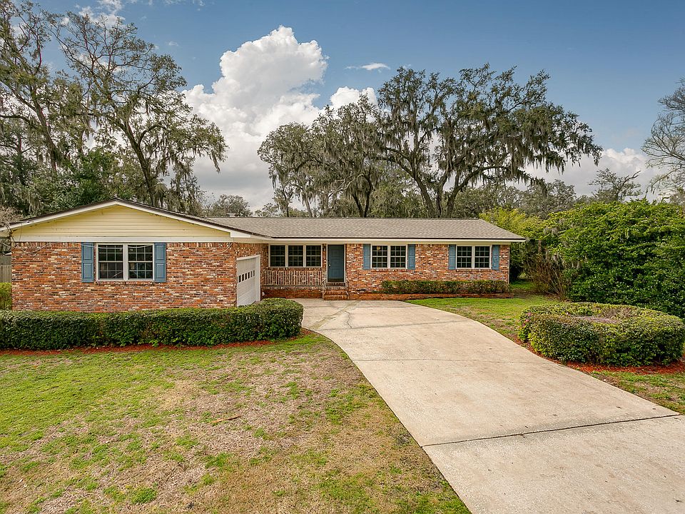 1st image of 2844 Woodland Dr