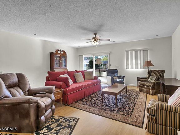 5th image of 810 Greenhowe Dr
